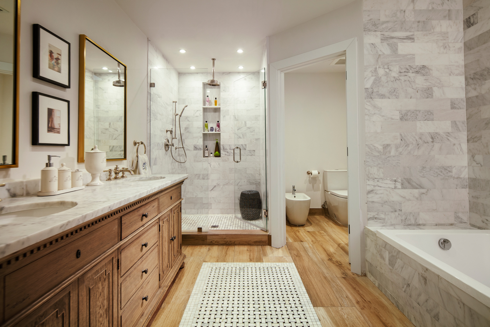 Warm marble bathroom design reference